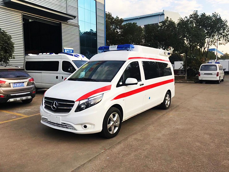 奔馳威霆負(fù)壓救護車